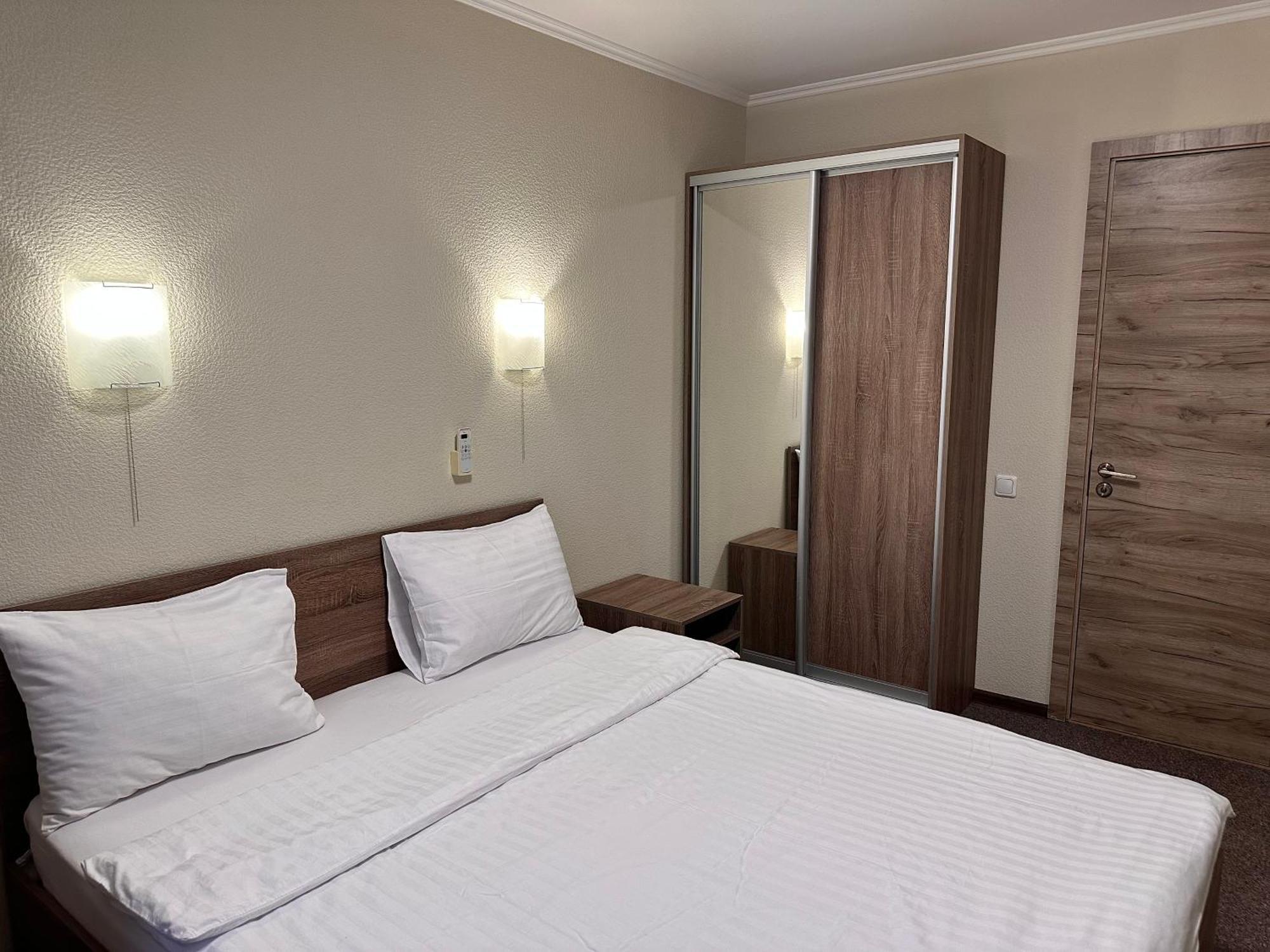 Yavir Hotel Poltava Room photo