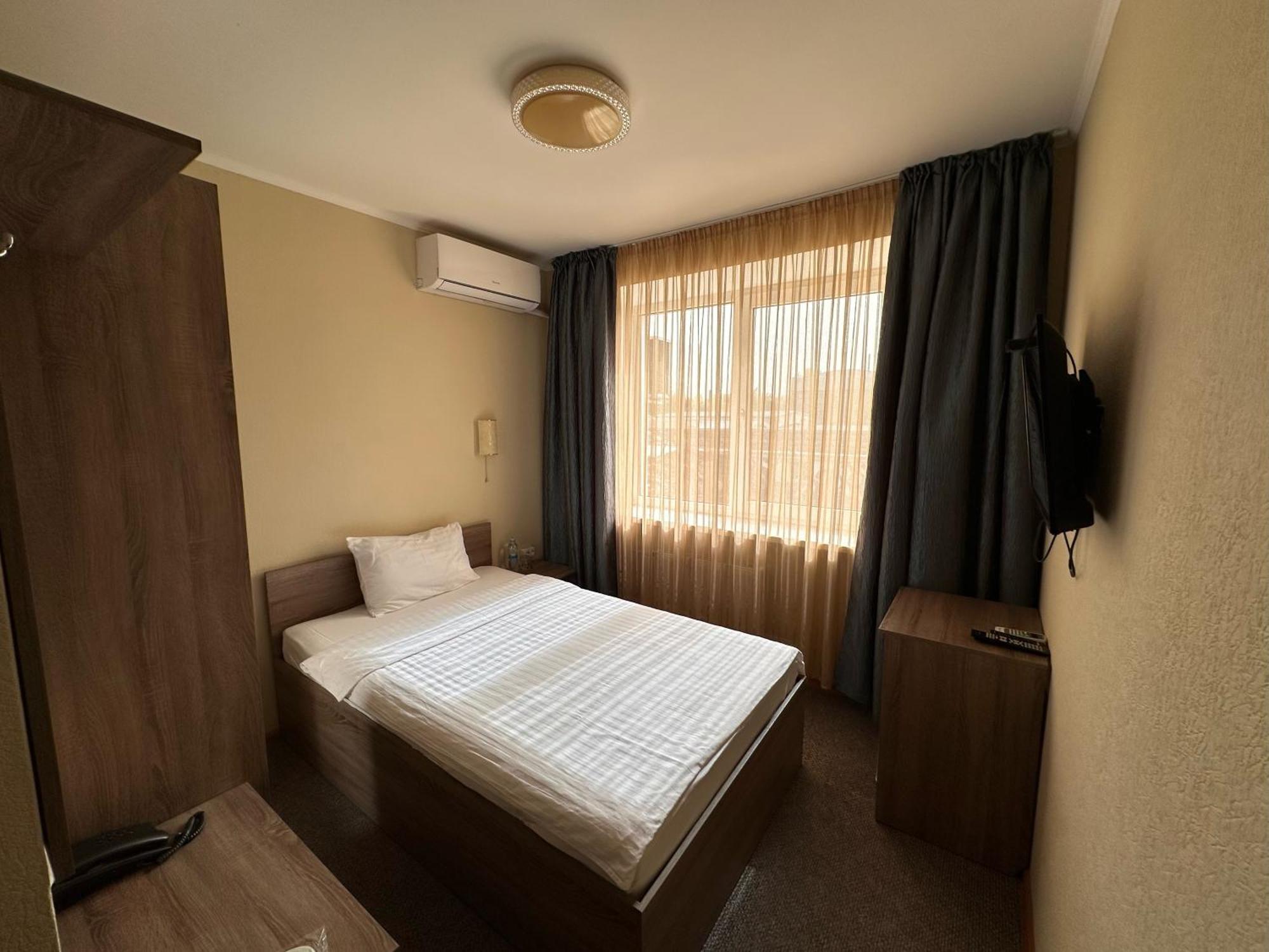 Yavir Hotel Poltava Exterior photo